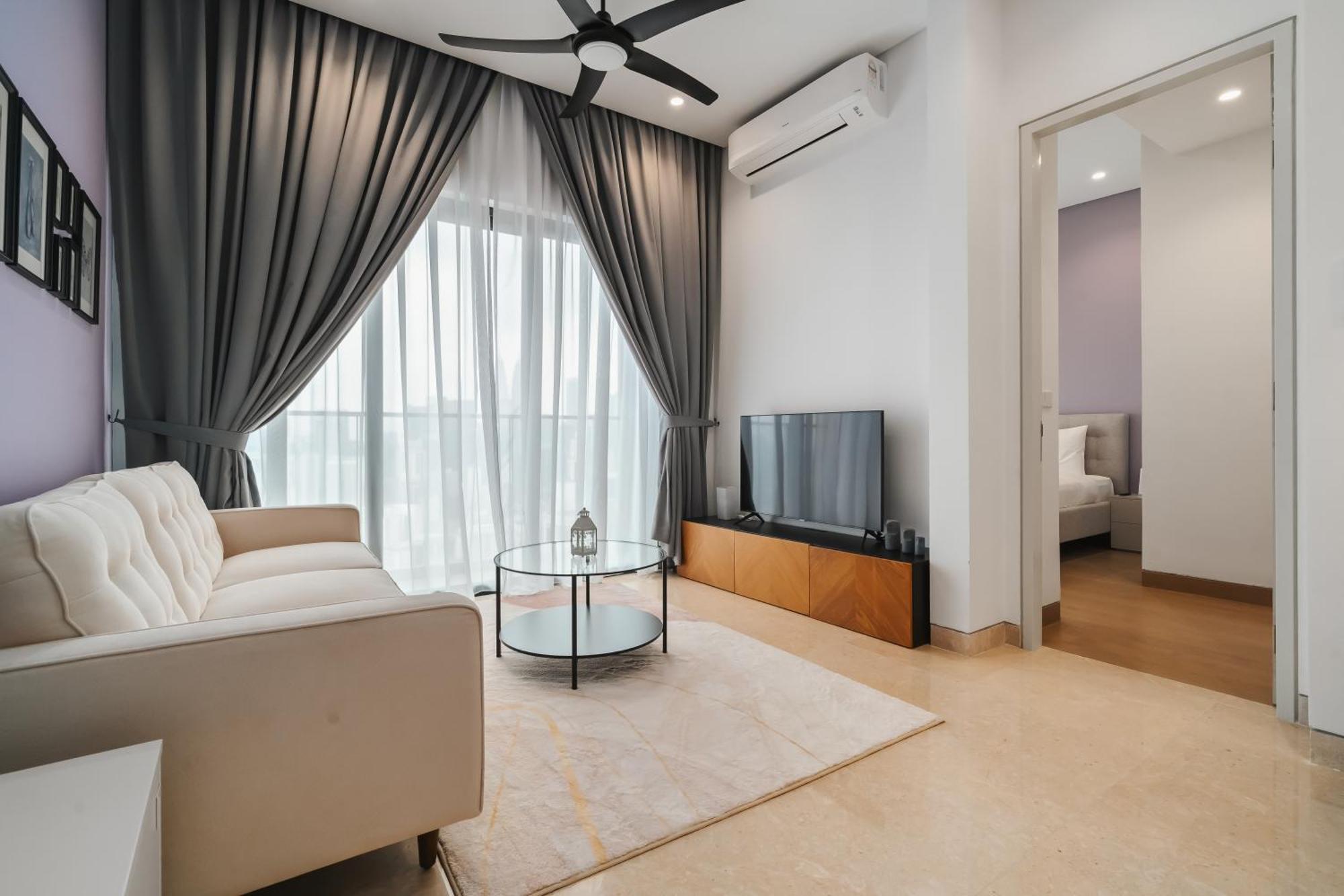 Pangsapuri Twin Tower View 2br With Balcony Next To Lalaport Bbcc Shopping Mall 3-mins To Lrt Station Kuala Lumpur