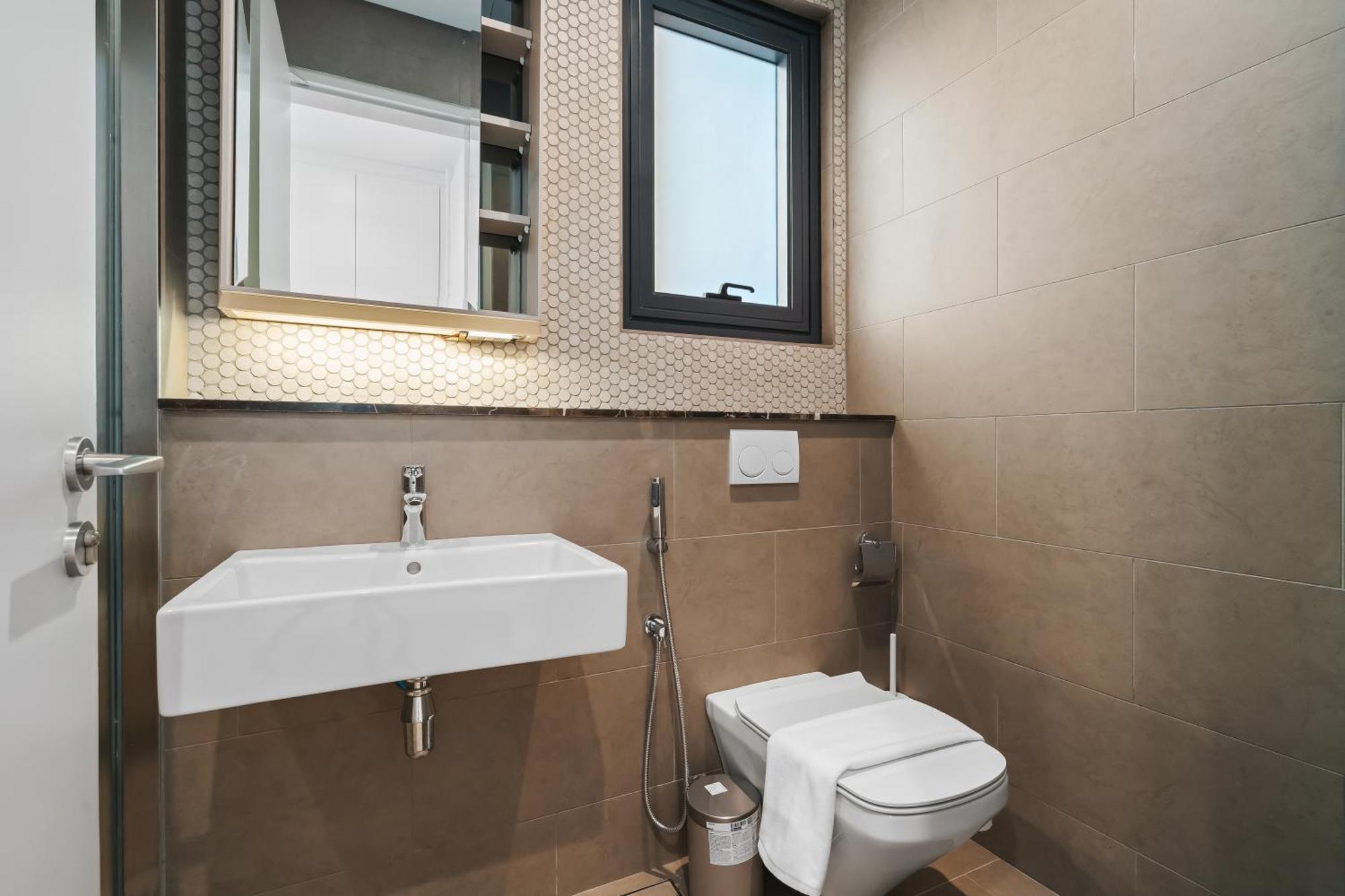 Pangsapuri Twin Tower View 2br With Balcony Next To Lalaport Bbcc Shopping Mall 3-mins To Lrt Station *