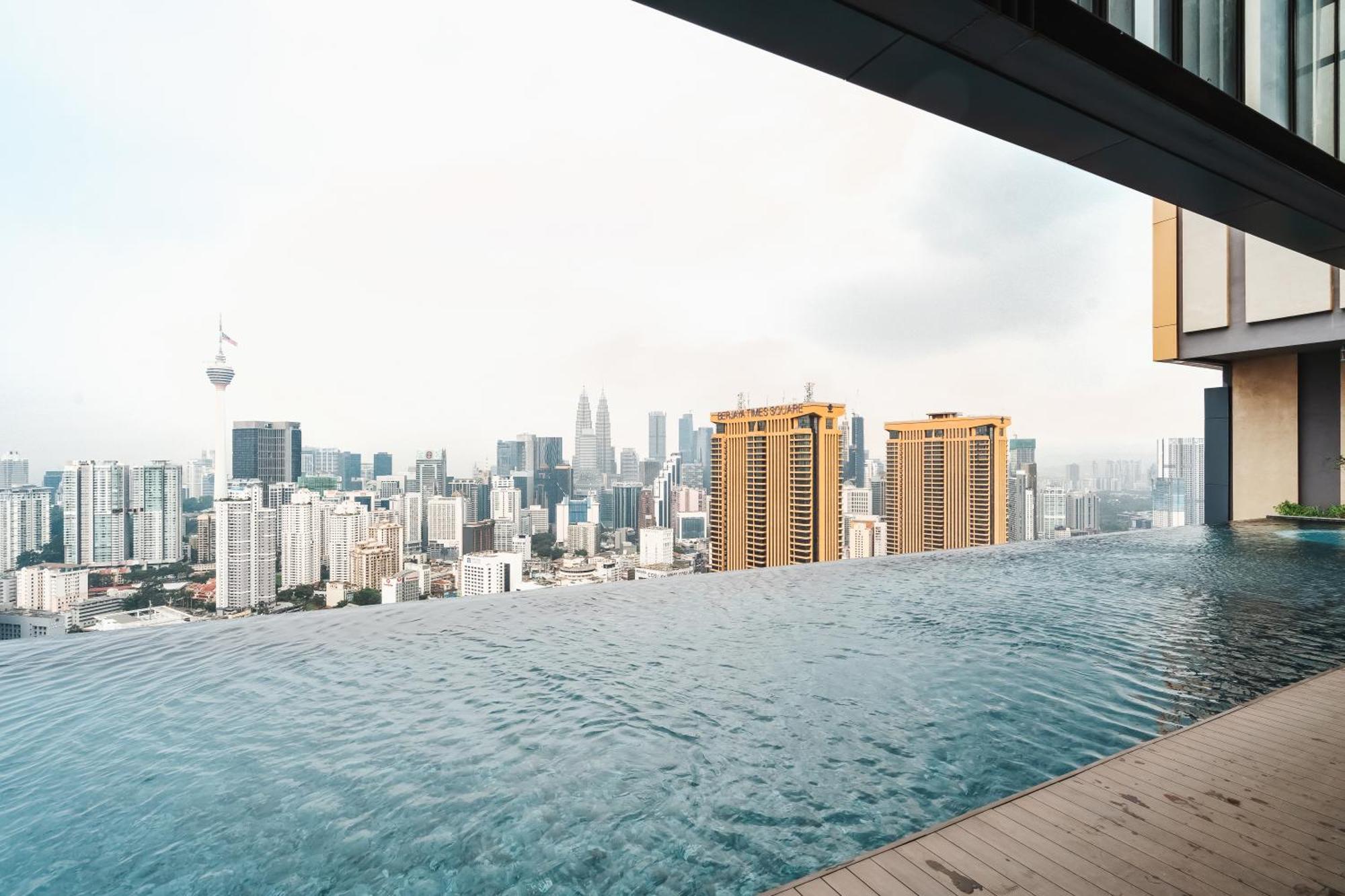 Twin Tower View 2br With Balcony Next To Lalaport Bbcc Shopping Mall 3-mins To Lrt Station * Kuala Lumpur