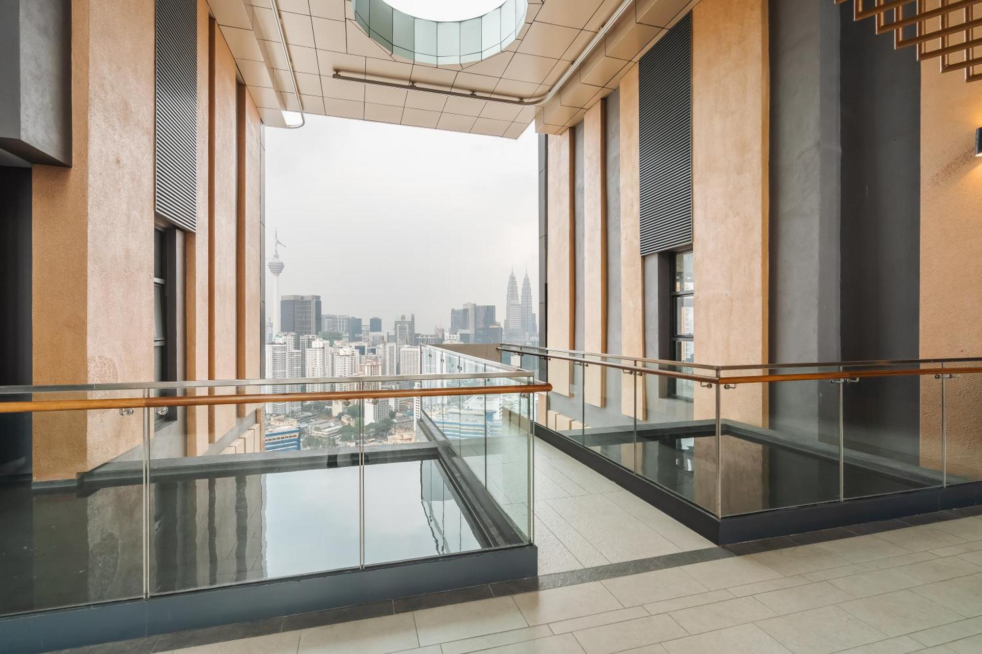 Twin Tower View 2br With Balcony Next To Lalaport Bbcc Shopping Mall 3-mins To Lrt Station Pangsapuri Kuala Lumpur