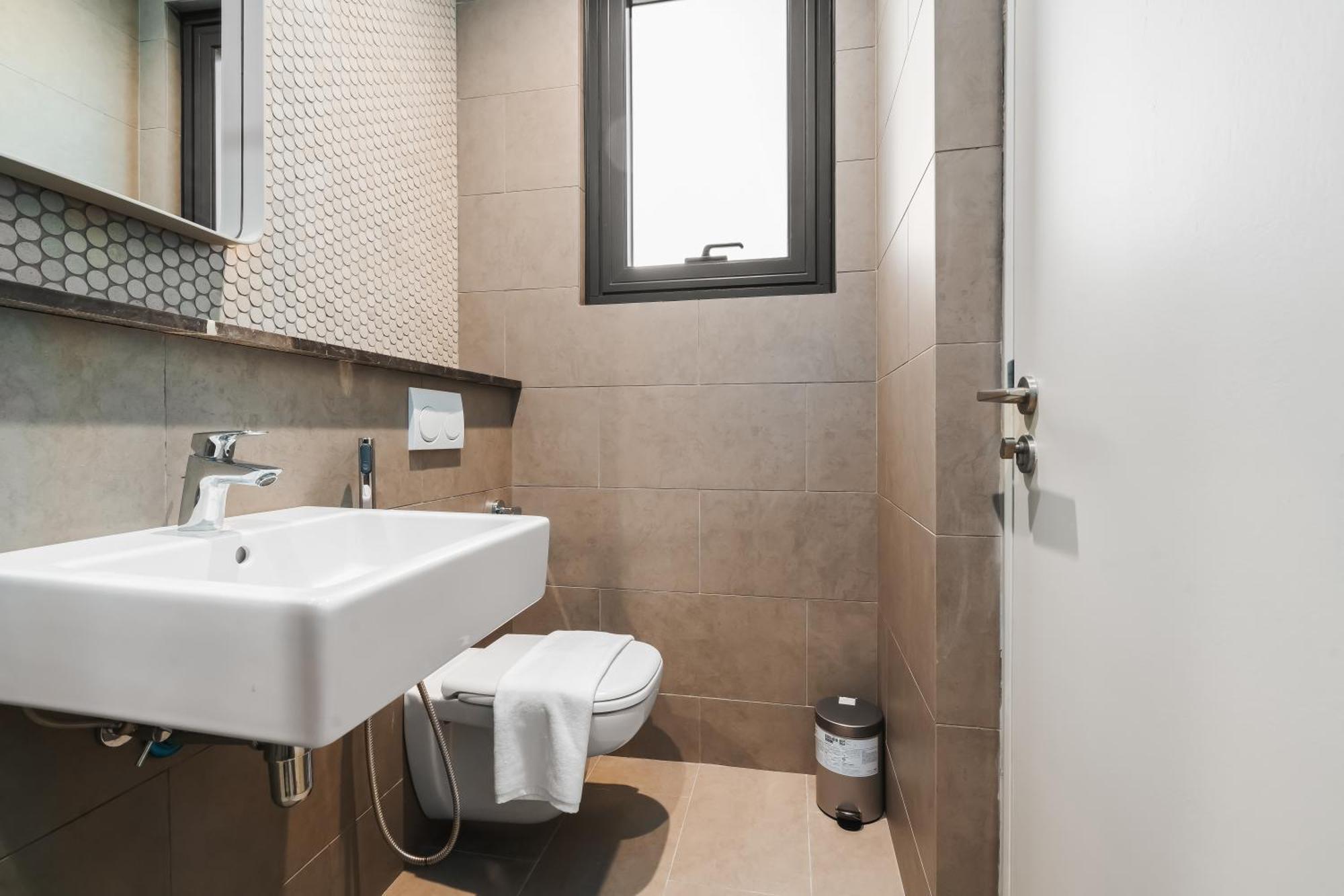 Twin Tower View 2br With Balcony Next To Lalaport Bbcc Shopping Mall 3-mins To Lrt Station Pangsapuri