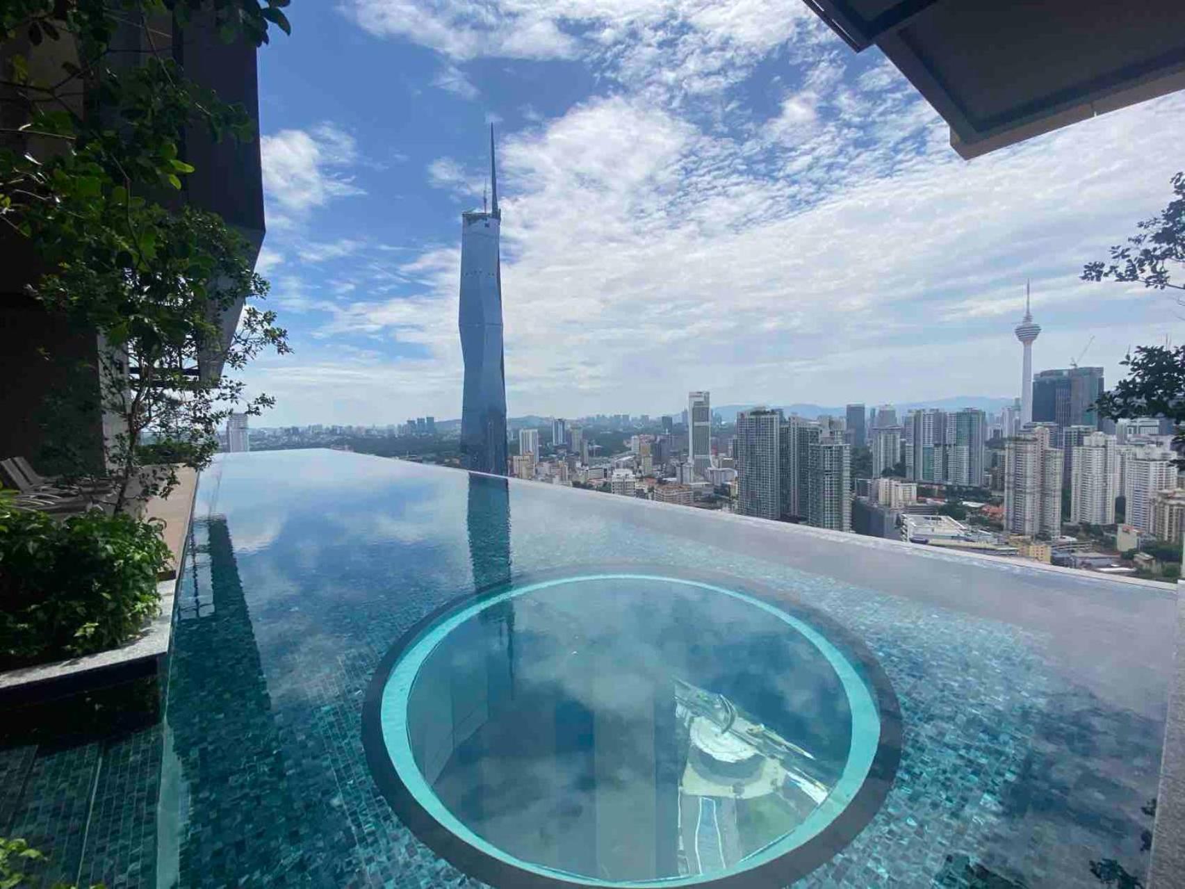 Pangsapuri Twin Tower View 2br With Balcony Next To Lalaport Bbcc Shopping Mall 3-mins To Lrt Station Kuala Lumpur